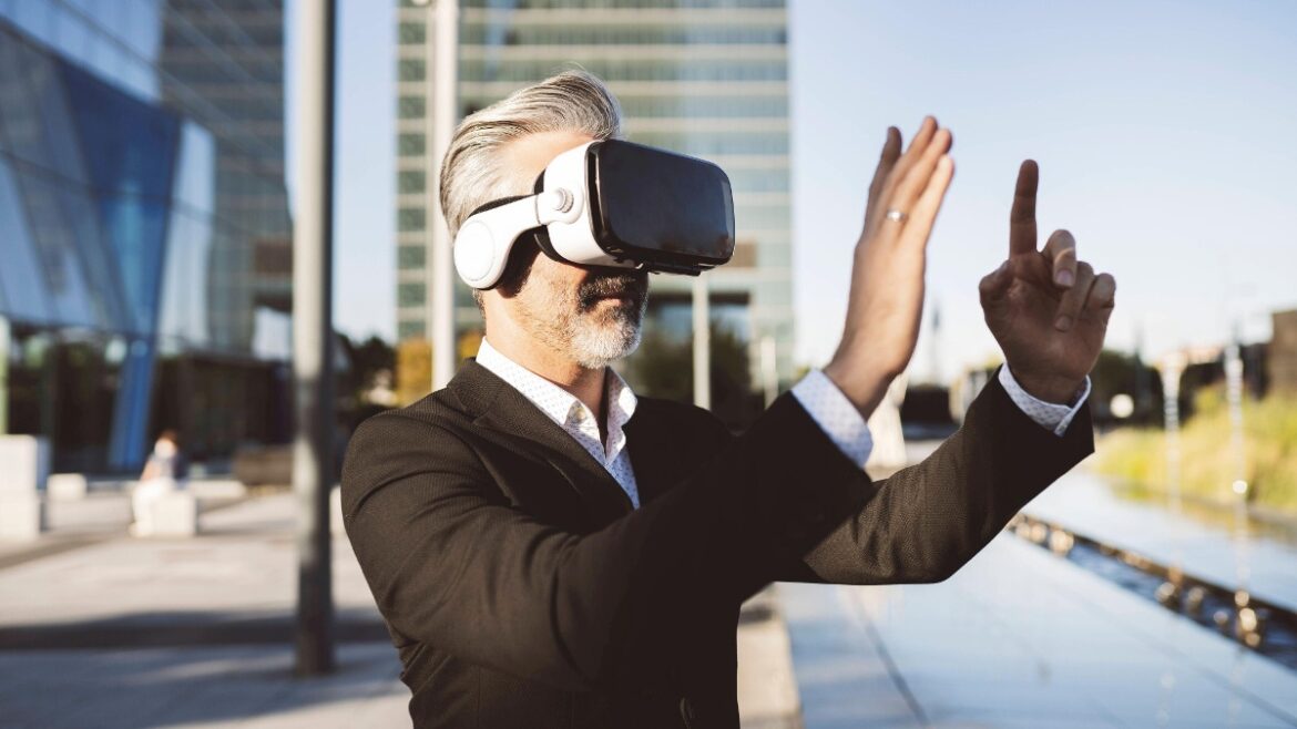 ein-mann-mit-einer-virtual-reality-beschleunigt-